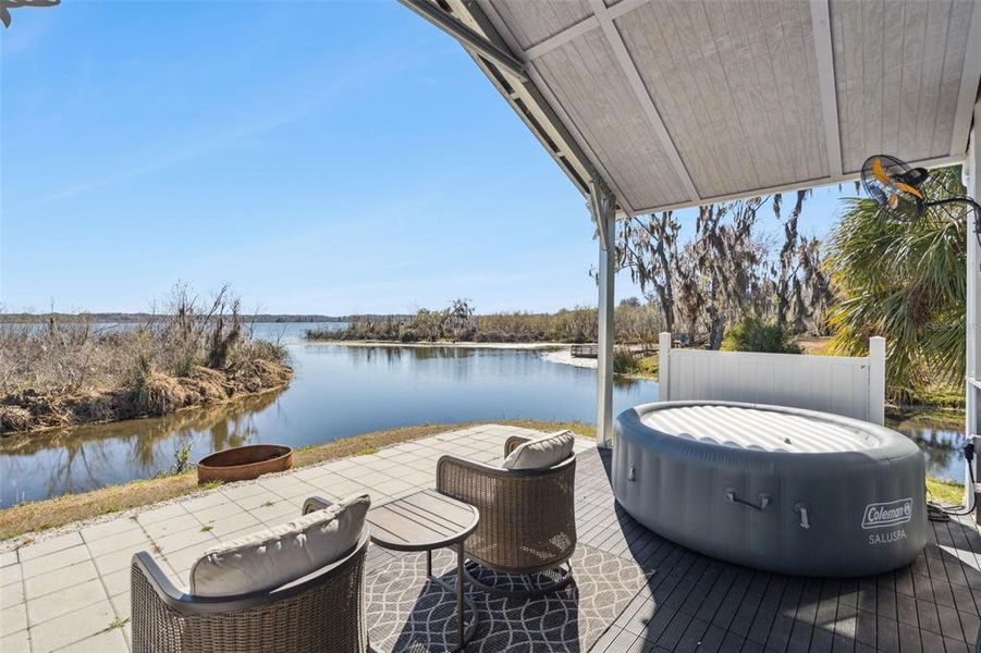 Exterior details and patio area of a home in , Lake Panasoffkee (Image 19). Exterior details and patio area of a home in , Lake Panasoffkee (Image 19).