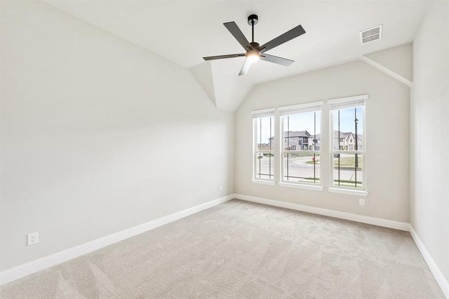 Spacious, unfurnished interior of a new home in Sonoma Verde, McLendon-Chisholm (Image 17).