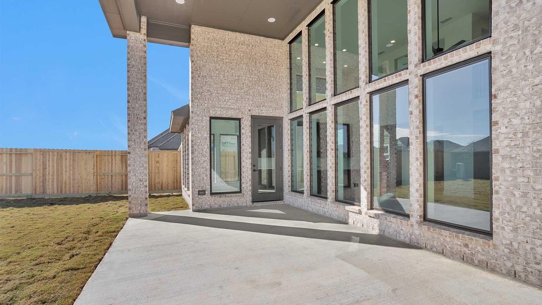 Exterior details and patio area of a home in Jordan Ranch 65', Fulshear (Image 3).
