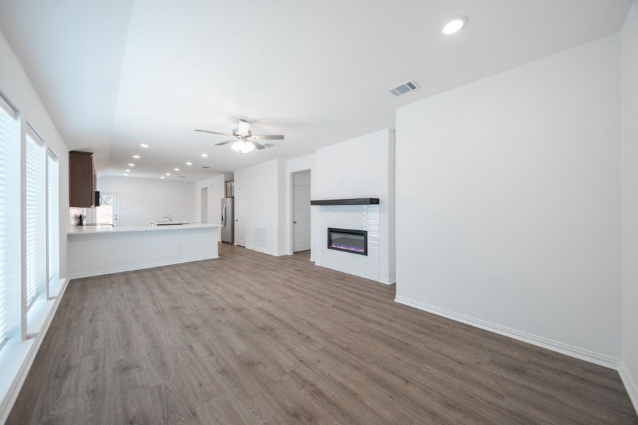 Spacious, unfurnished interior of a new home in Churchill, Anna (Image 21).