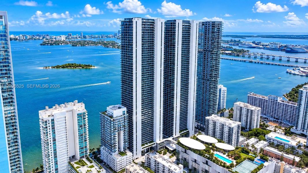 Condo located in Miami, FL showcasing its design and architecture (Image 22).