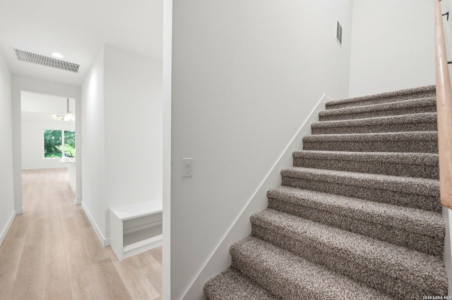 Spacious, unfurnished interior of a new home in , Canyon Lake (Image 14).