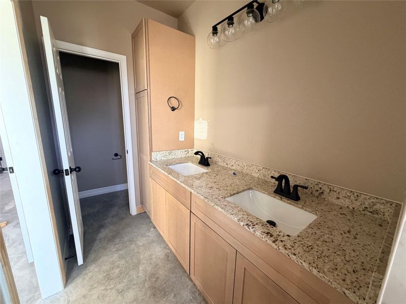 Furnished interior view inside a new home in , Killeen (Image 3).