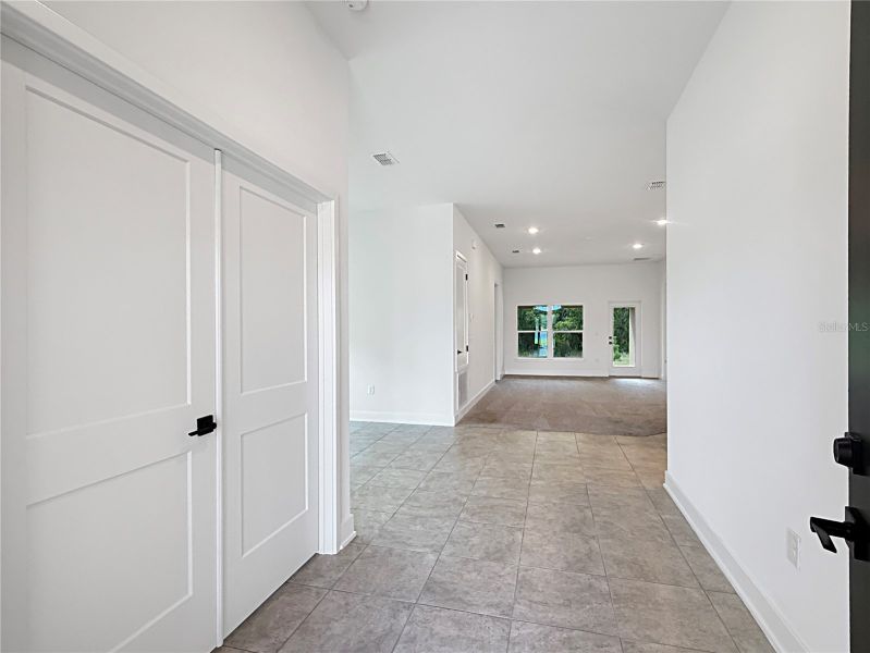 Spacious, unfurnished interior of a new home in Harmony Central, St. Cloud (Image 8).