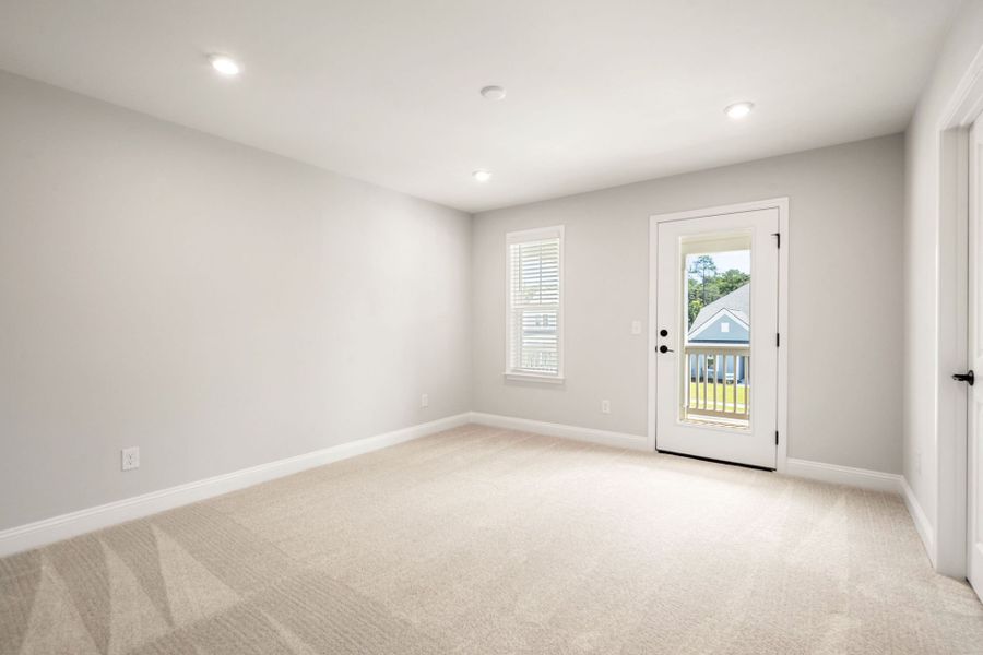 Spacious, unfurnished interior of a new home in Waterways, Richmond Hill (Image 47).