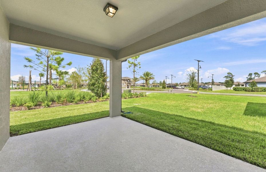 Exterior details and patio area of a home in Twisted Oaks, Wildwood (Image 4).