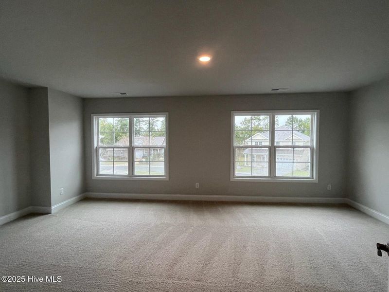 Spacious, unfurnished interior of a new home in Palmetto Creek, Bolivia (Image 27).