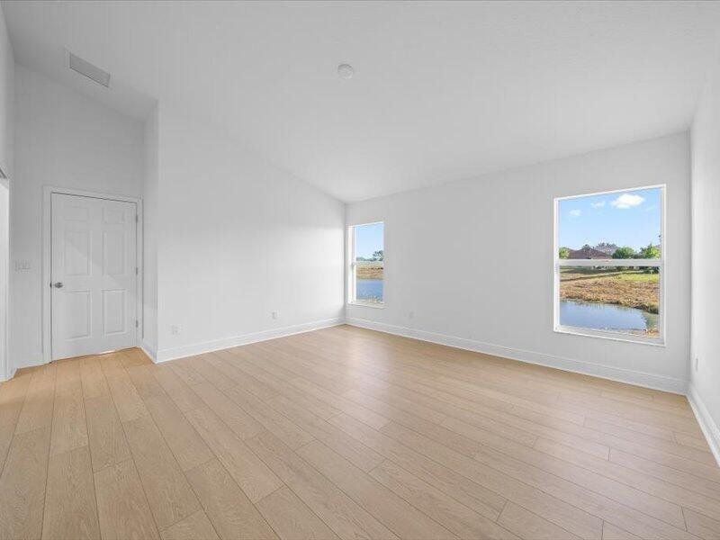 Spacious, unfurnished interior of a new home in , Fort Pierce (Image 18).