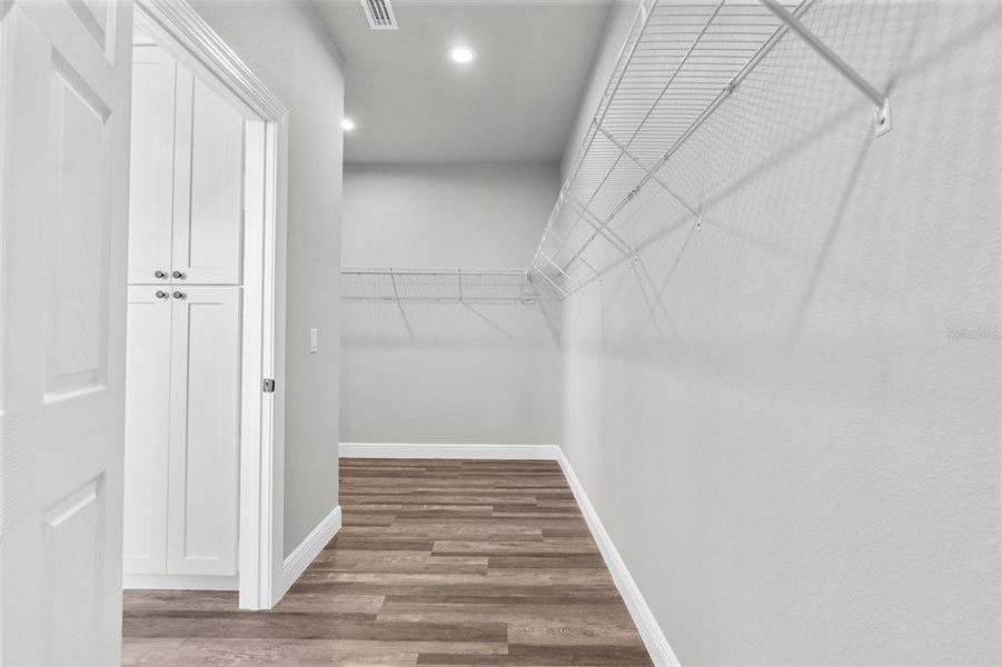 Spacious, unfurnished interior of a new home in , Weeki Wachee (Image 32).
