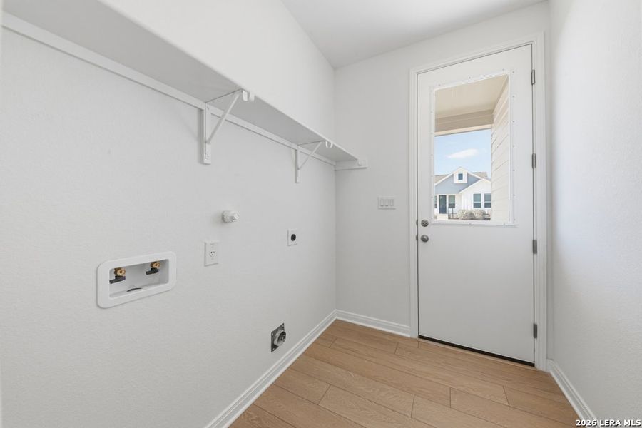 Spacious, unfurnished interior of a new home in , New Braunfels (Image 12).