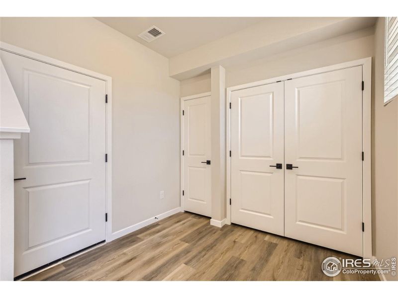 Abundance of storage on the lower level Abundance of storage on the lower level