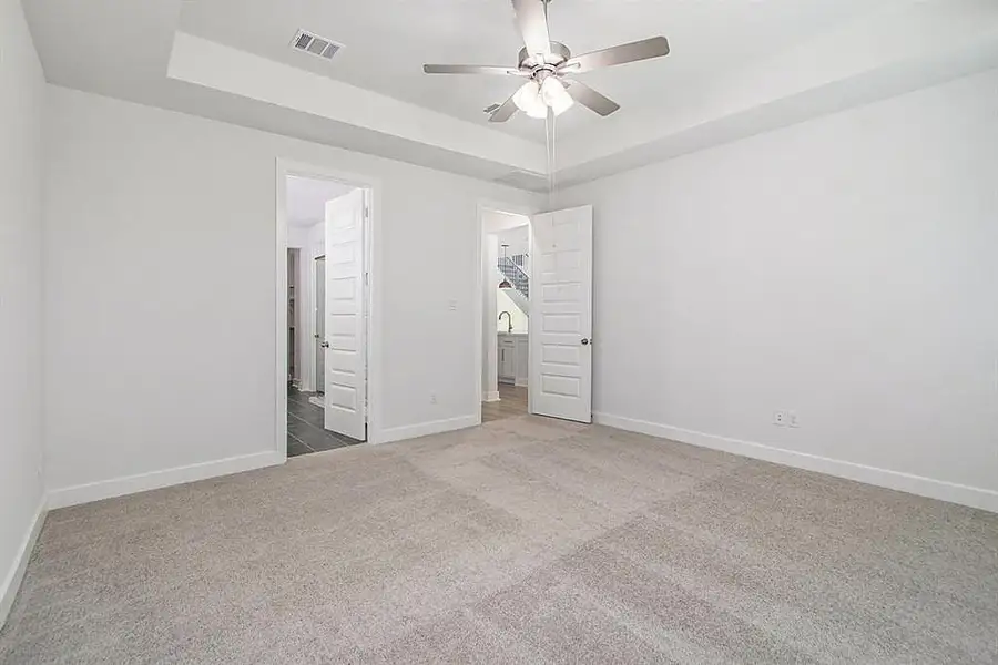 Spacious, unfurnished interior of a new home in Cross Creek West, Fulshear (Image 17).