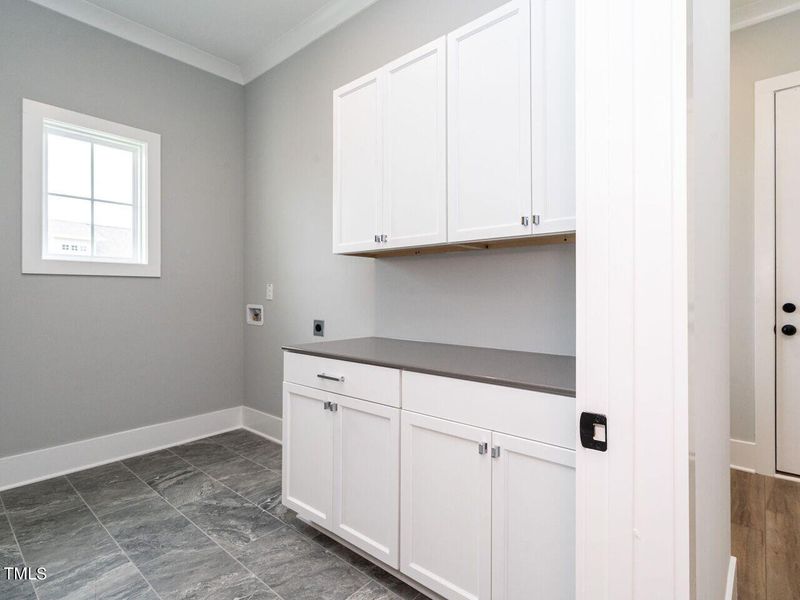 029-1280x960-laundry-mudroom