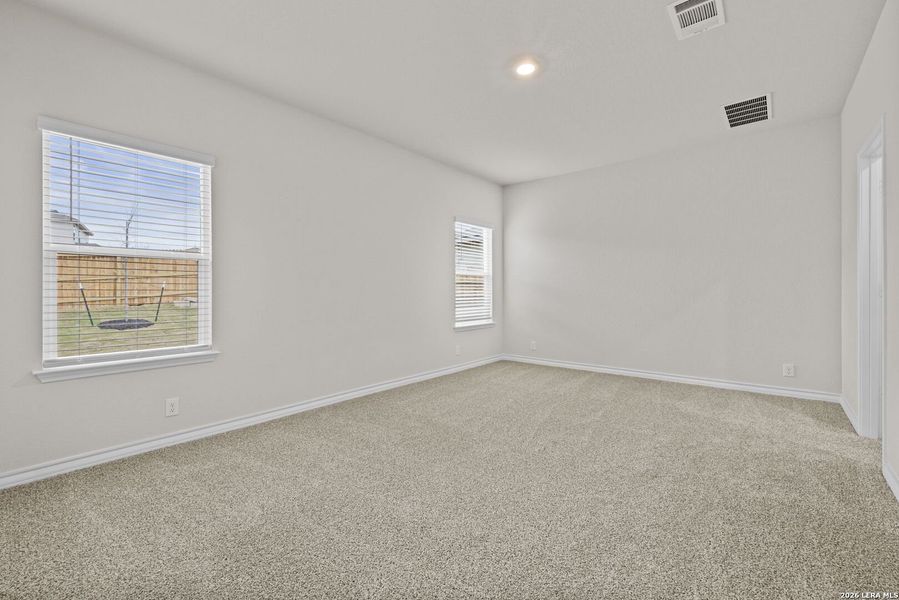 Spacious, unfurnished interior of a new home in Redbird Ranch, San Antonio (Image 24).