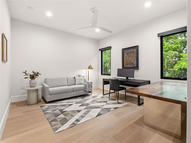 Furnished interior view inside a new home in , Orlando (Image 51).