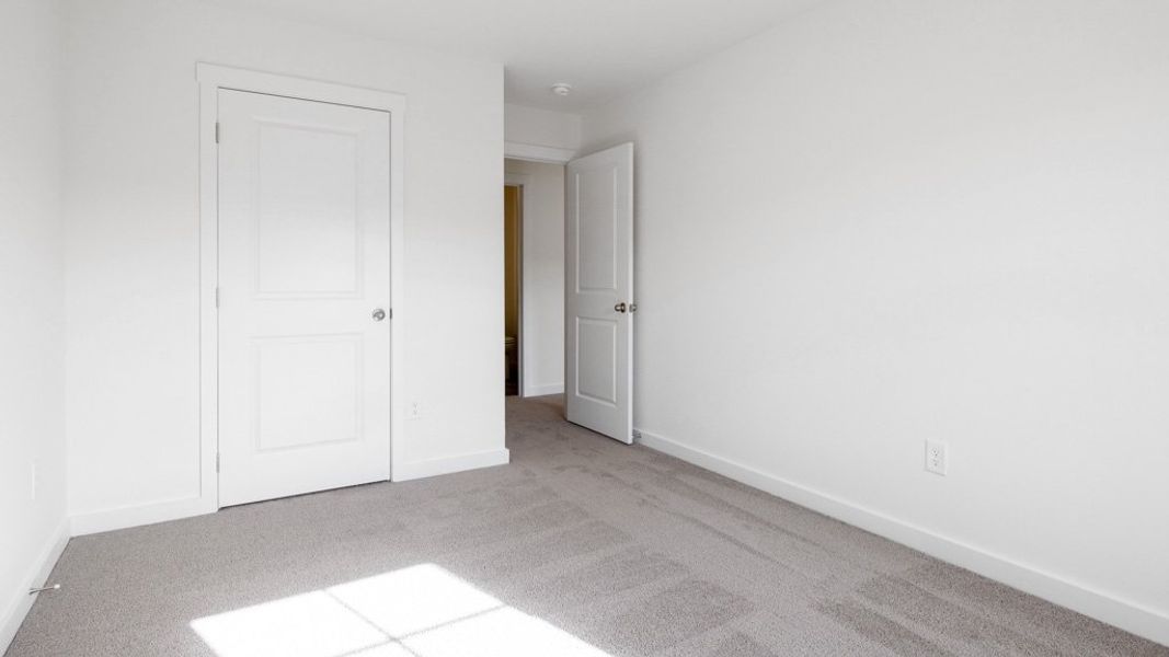 Spacious, unfurnished interior of a new home in Emory Creek, Harriman (Image 19).