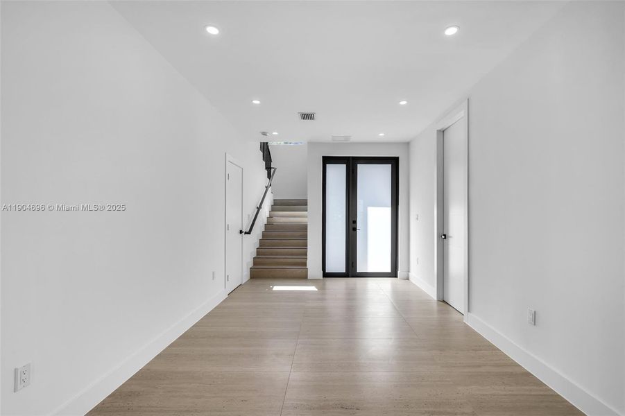 Spacious, unfurnished interior of a new home in , Miami (Image 18).