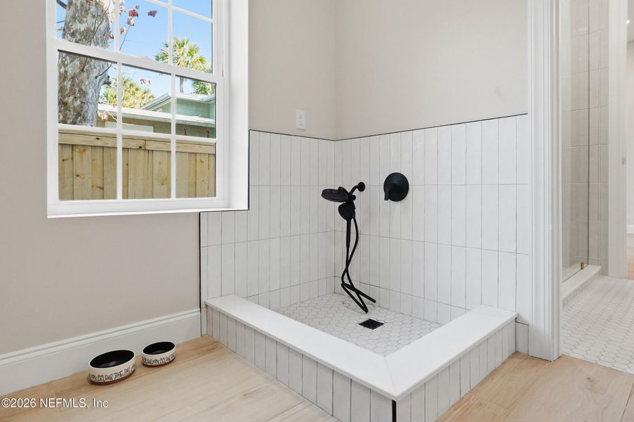 Close-up of interior finishes inside a home in , Atlantic Beach (Image 58).