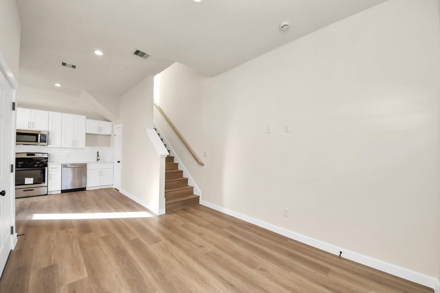 Spacious, unfurnished interior of a new home in , Houston (Image 22).