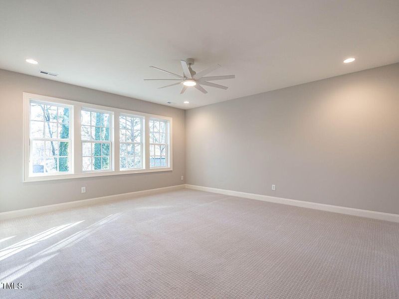 032-1280x960-bonus-room