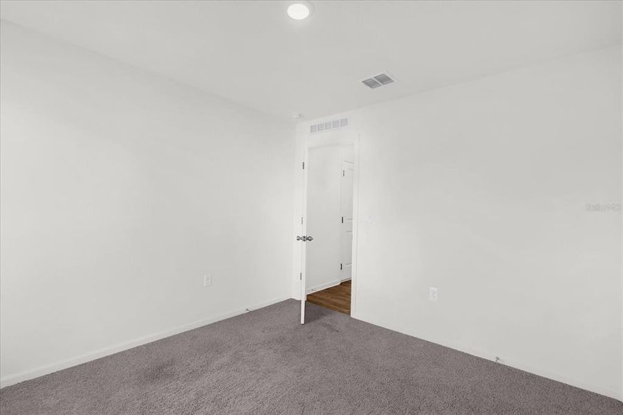 Spacious, unfurnished interior of a new home in Poinciana Village, Kissimmee (Image 25).