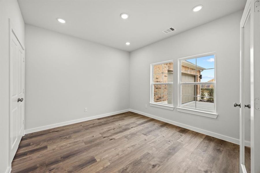 Spacious, unfurnished interior of a new home in Summerwood Estates, Red Oak (Image 12).