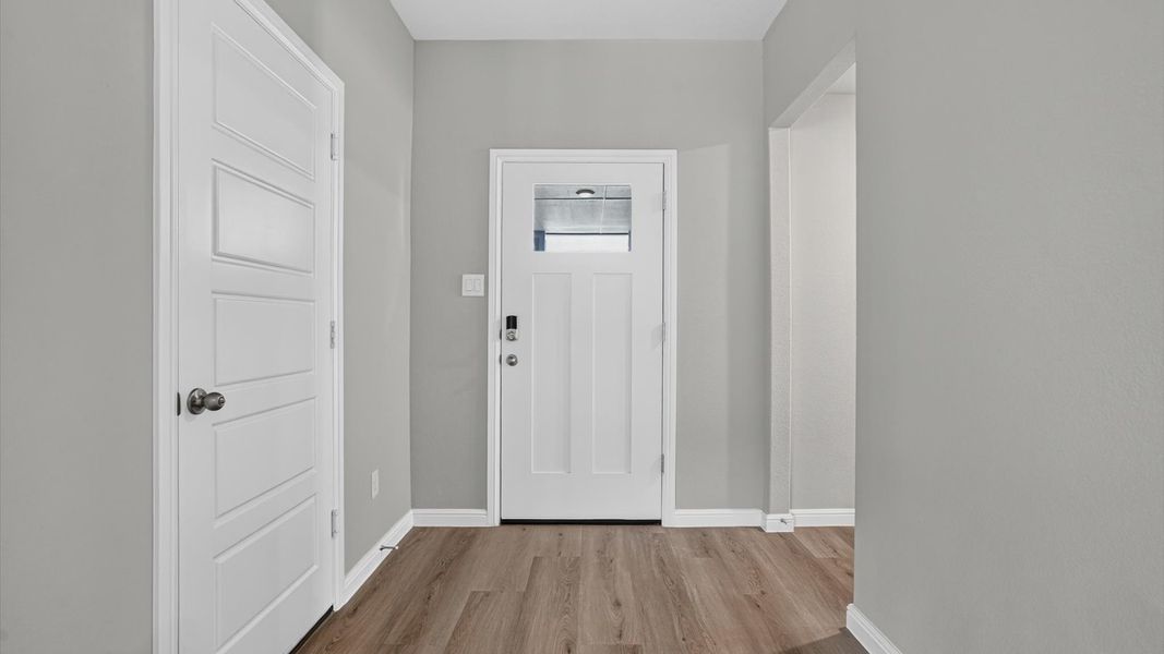 Spacious, unfurnished interior of a new home in Sandstone Estates, Granbury (Image 11).