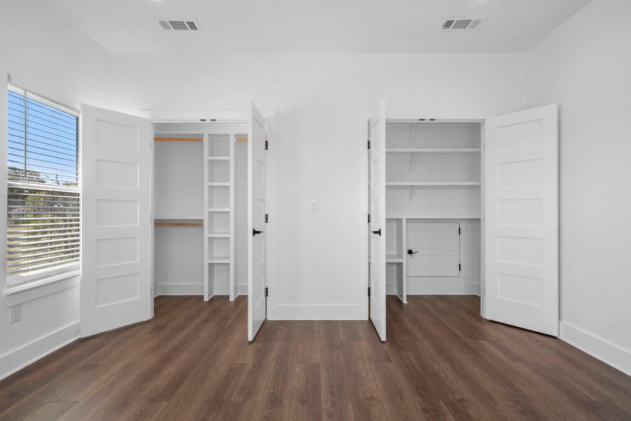 Spacious, unfurnished interior of a new home in , Granite Shoals (Image 32).