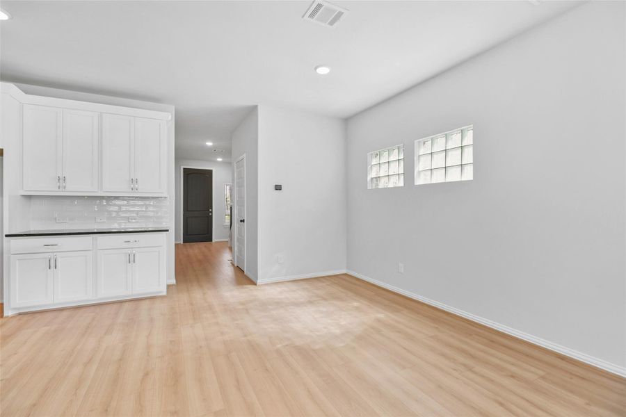Spacious, unfurnished interior of a new home in Park at Eldridge, Sugar Land (Image 38). Spacious, unfurnished interior of a new home in Park at Eldridge, Sugar Land (Image 38).