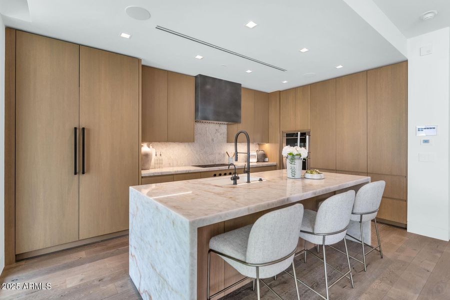 6587 N Palmeraie Blvd-large-017-024-6587