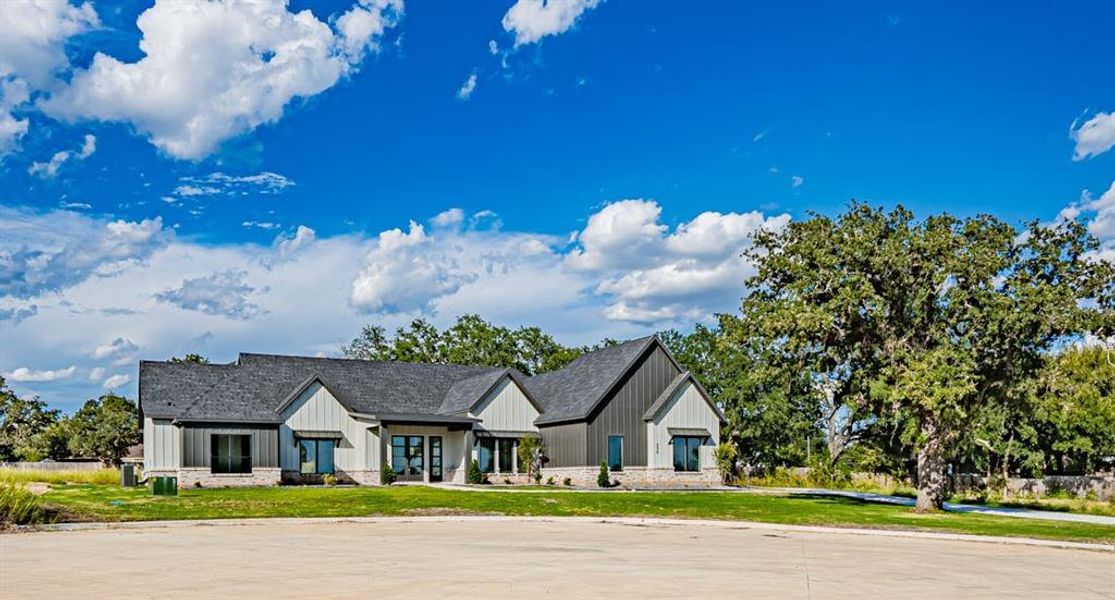 Front exterior of a new home in , Granbury, TX, highlighting curb appeal (Image 1). Front exterior of a new home in , Granbury, TX, highlighting curb appeal (Image 1).