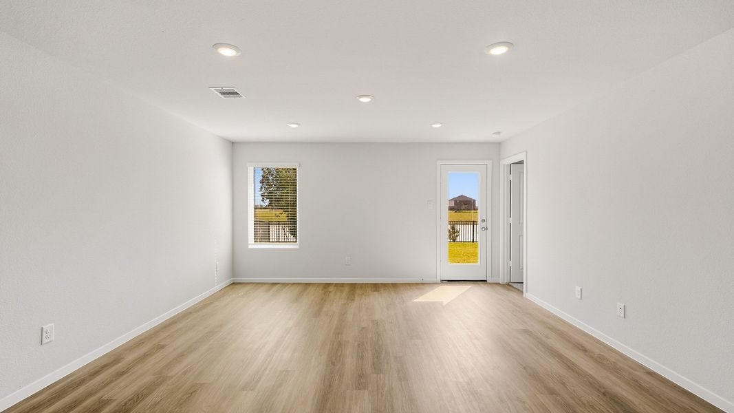 Spacious, unfurnished interior of a new home in Sunterra, Katy (Image 14).