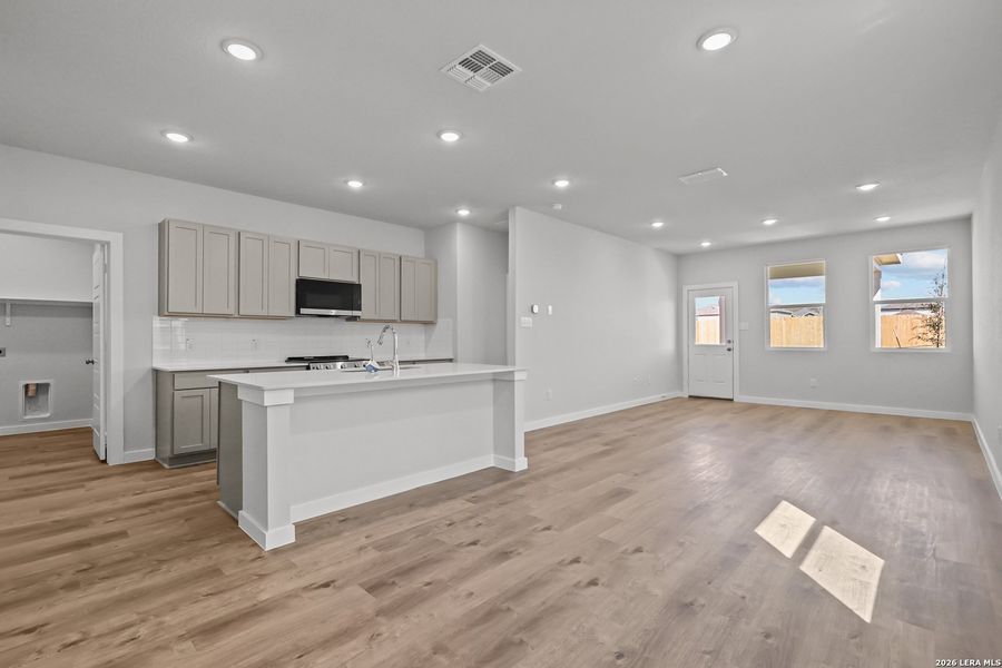 Spacious, unfurnished interior of a new home in Applewhite Meadows, San Antonio (Image 17).