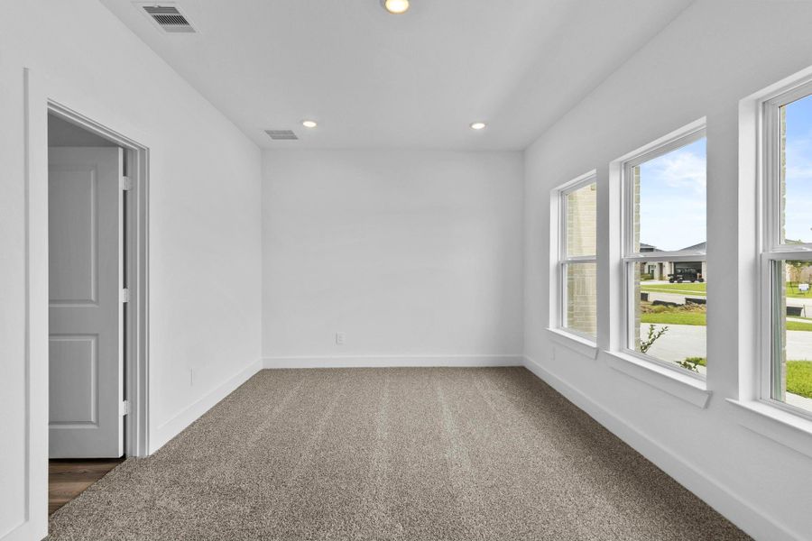 Spacious, unfurnished interior of a new home in Riverside Estates, Mont Belvieu (Image 46).