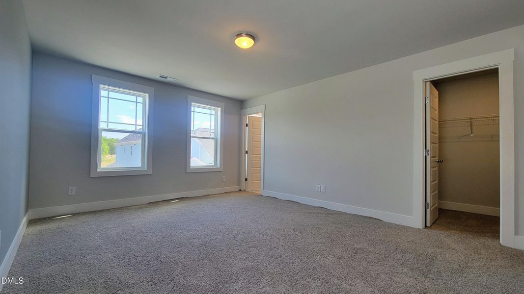 Main Bedroom - Lot's Of Natural Light