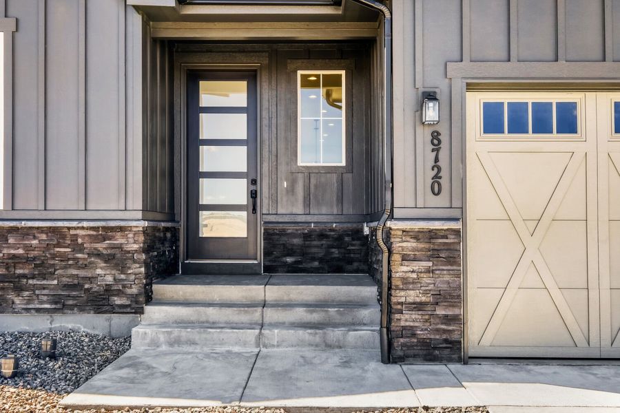 8720 San Diego - Front Entryway