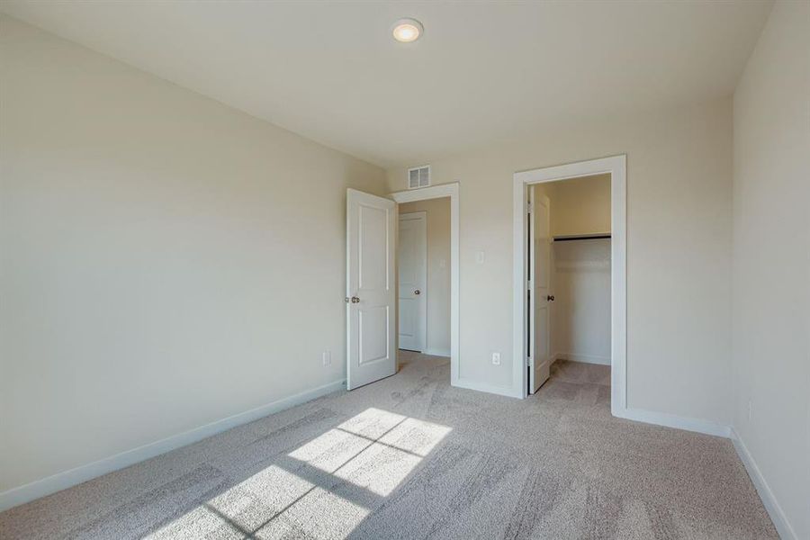 Spacious, unfurnished interior of a new home in Sperling Farms, Ferris (Image 22).