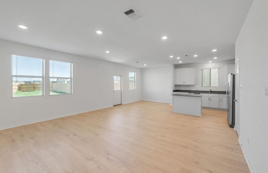 Spacious, unfurnished interior of a new home in Sunfield, Buda (Image 14). Spacious, unfurnished interior of a new home in Sunfield, Buda (Image 14).
