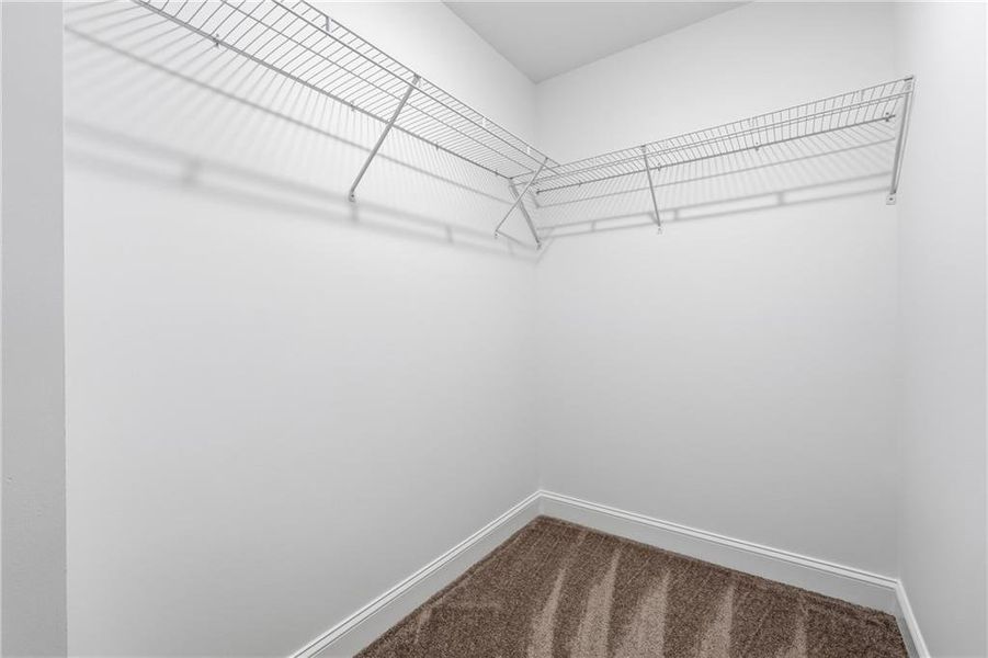 Spacious, unfurnished interior of a new home in , Gainesville (Image 15).