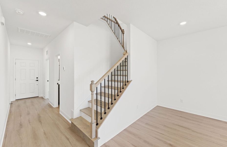 Spacious, unfurnished interior of a new home in Patterson Ranch, Georgetown (Image 16).