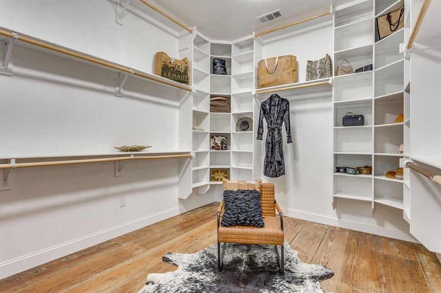 Furnished interior view inside a new home in , Weatherford (Image 11).