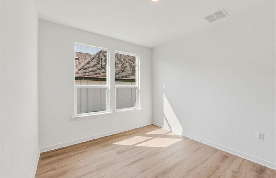 Spacious, unfurnished interior of a new home in Sun City Texas, Georgetown (Image 18).