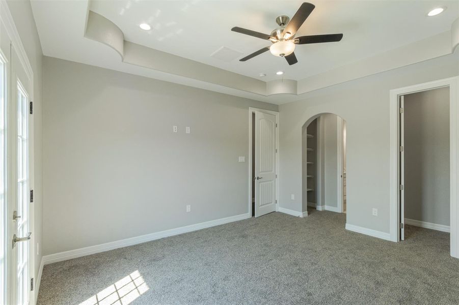 Spacious, unfurnished interior of a new home in , Dickinson (Image 38).