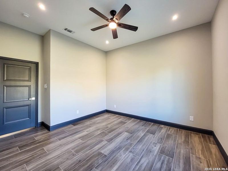 Spacious, unfurnished interior of a new home in , Eagle Pass (Image 16).