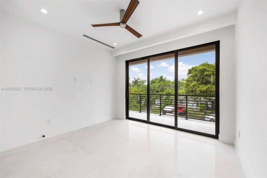 Spacious, unfurnished interior of a new home in , Fort Lauderdale (Image 21).