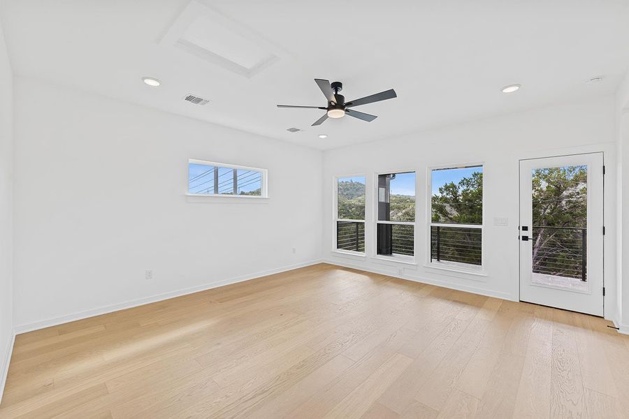 Spacious, unfurnished interior of a new home in Rough Hollow The District, Lakeway (Image 12). Spacious, unfurnished interior of a new home in Rough Hollow The District, Lakeway (Image 12).