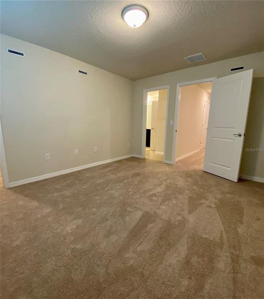 Spacious, unfurnished interior of a new home in , Kissimmee (Image 11).