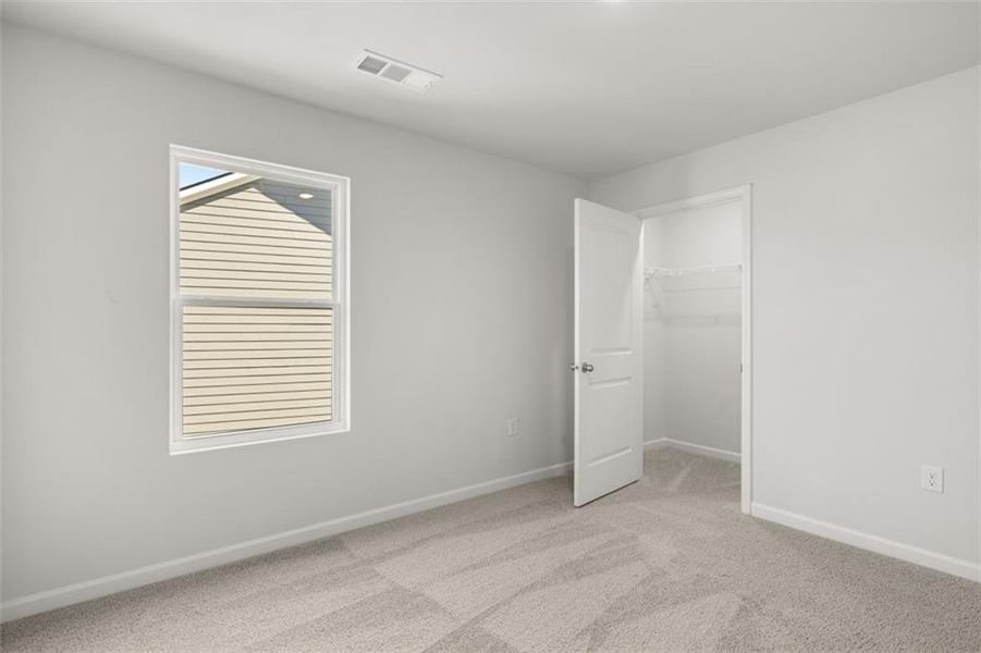 Spacious, unfurnished interior of a new home in Falcon Landing, Gainesville (Image 33).