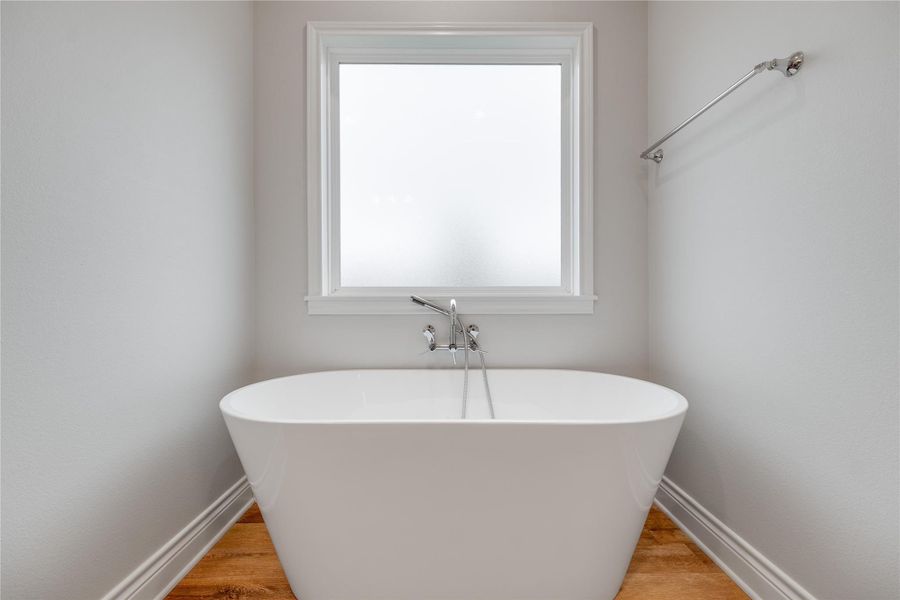 Close-up of interior finishes inside a home in , Grapeland (Image 15).