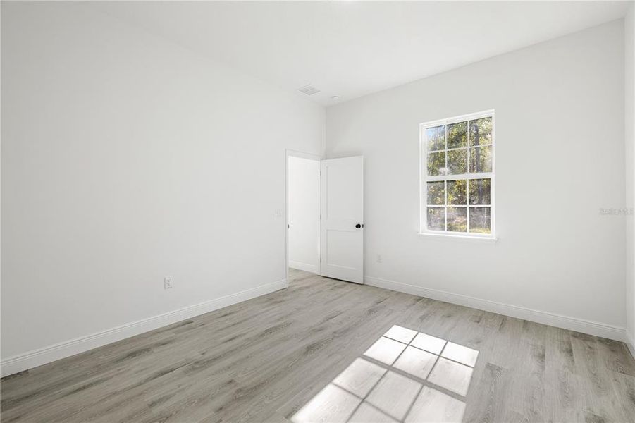 Spacious, unfurnished interior of a new home in , Ocala (Image 16).